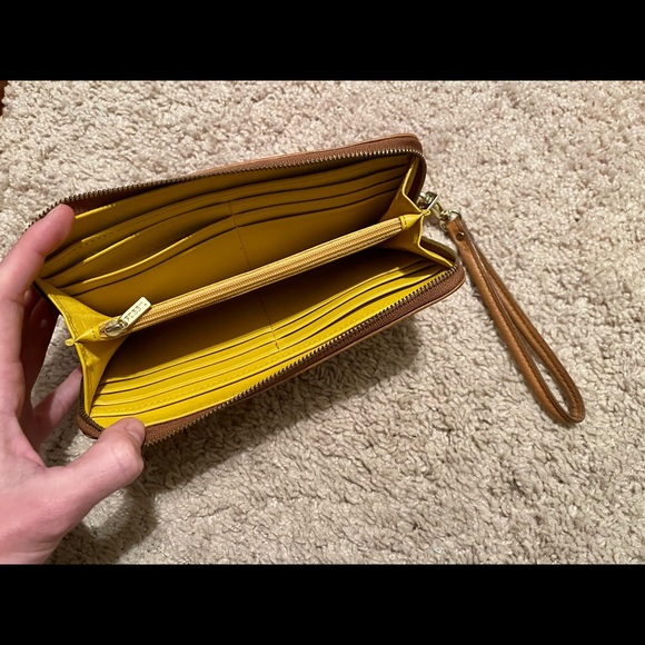 Fossil Zip Clutch with Wrist Strap - Picture 4 of 5